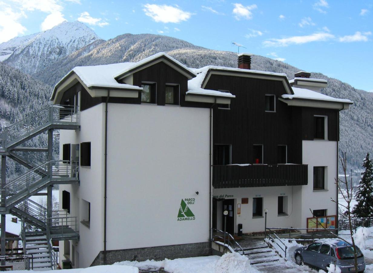 Hostel Casa Del Parco Dell'Adamello Di Vezza dʼOglio Exterior foto